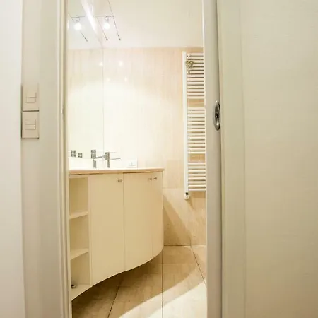 Leoncino 2 Apartament *